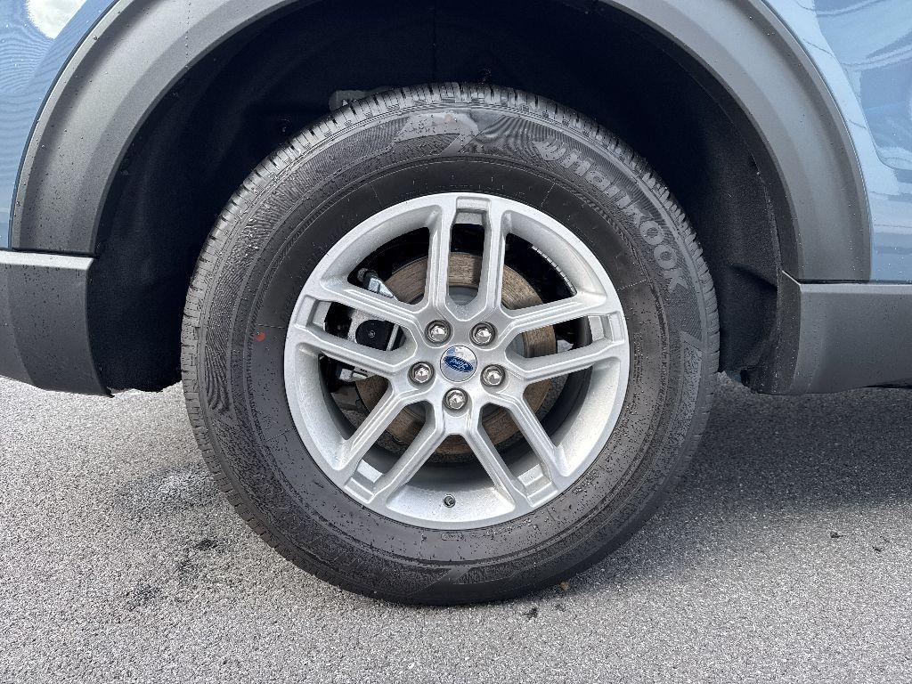 new 2025 Ford Explorer car, priced at $40,800