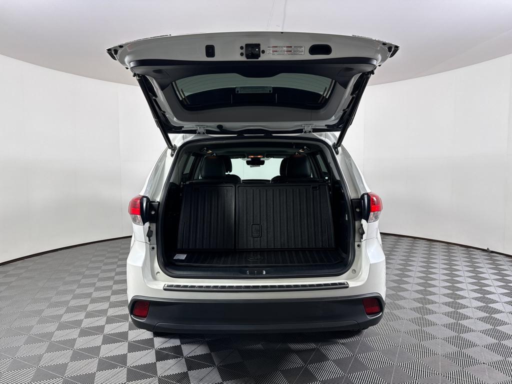 used 2019 Toyota Highlander car, priced at $31,703