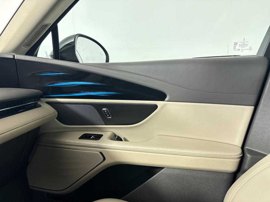used 2024 Lincoln Nautilus car, priced at $45,990