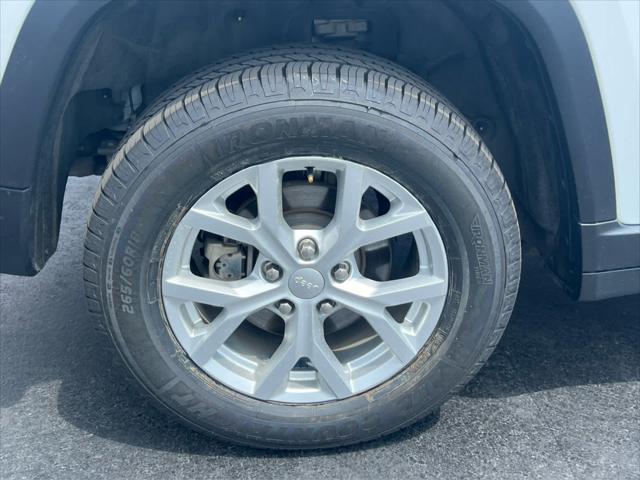 used 2023 Jeep Grand Cherokee car, priced at $29,999