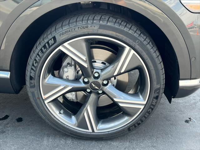 new 2025 Genesis GV80 car, priced at $82,884