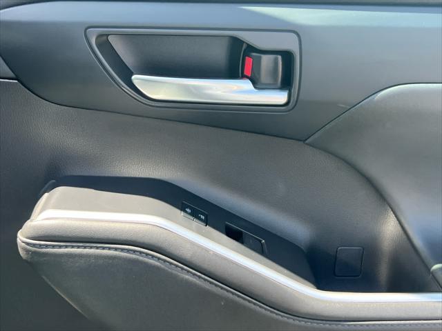 used 2021 Toyota Highlander car, priced at $35,895