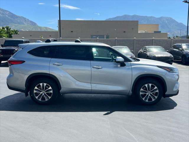 used 2021 Toyota Highlander car, priced at $35,895