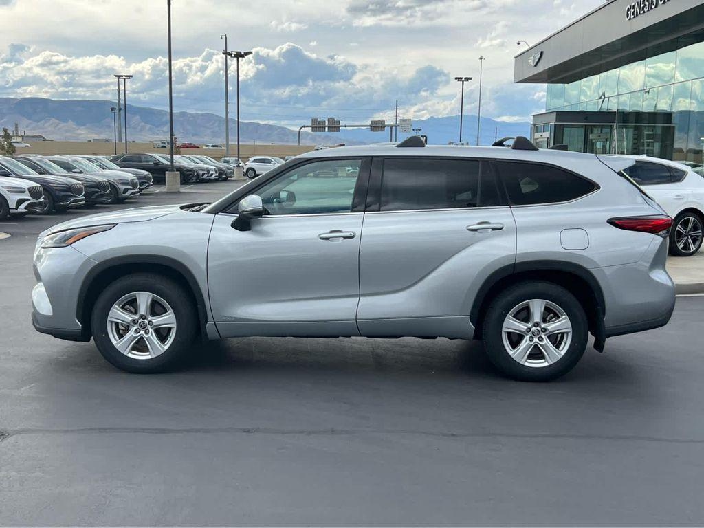 used 2022 Toyota Highlander Hybrid car, priced at $32,999