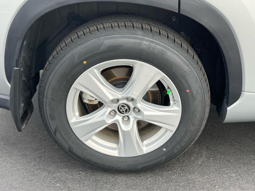 used 2022 Toyota Highlander Hybrid car, priced at $32,999