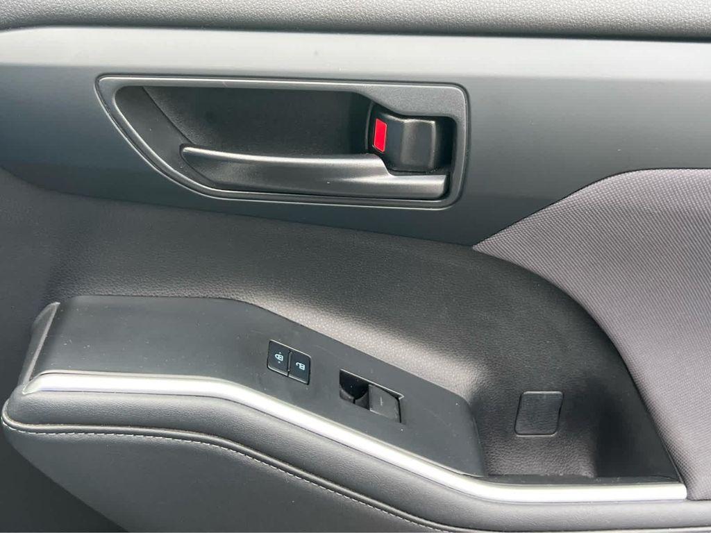 used 2022 Toyota Highlander Hybrid car, priced at $32,999