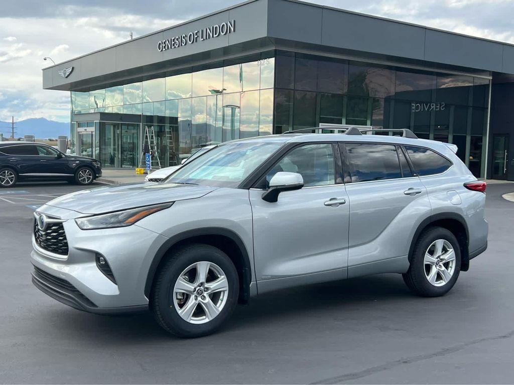 used 2022 Toyota Highlander Hybrid car, priced at $32,999