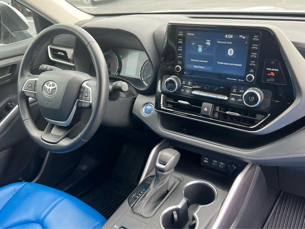 used 2022 Toyota Highlander Hybrid car, priced at $32,999