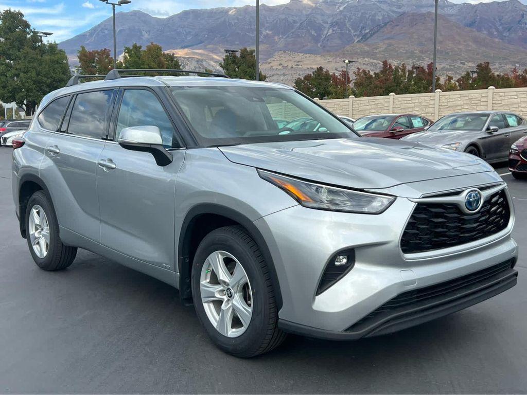 used 2022 Toyota Highlander Hybrid car, priced at $32,999