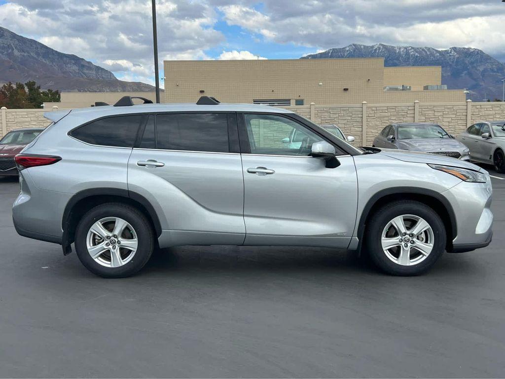 used 2022 Toyota Highlander Hybrid car, priced at $32,999