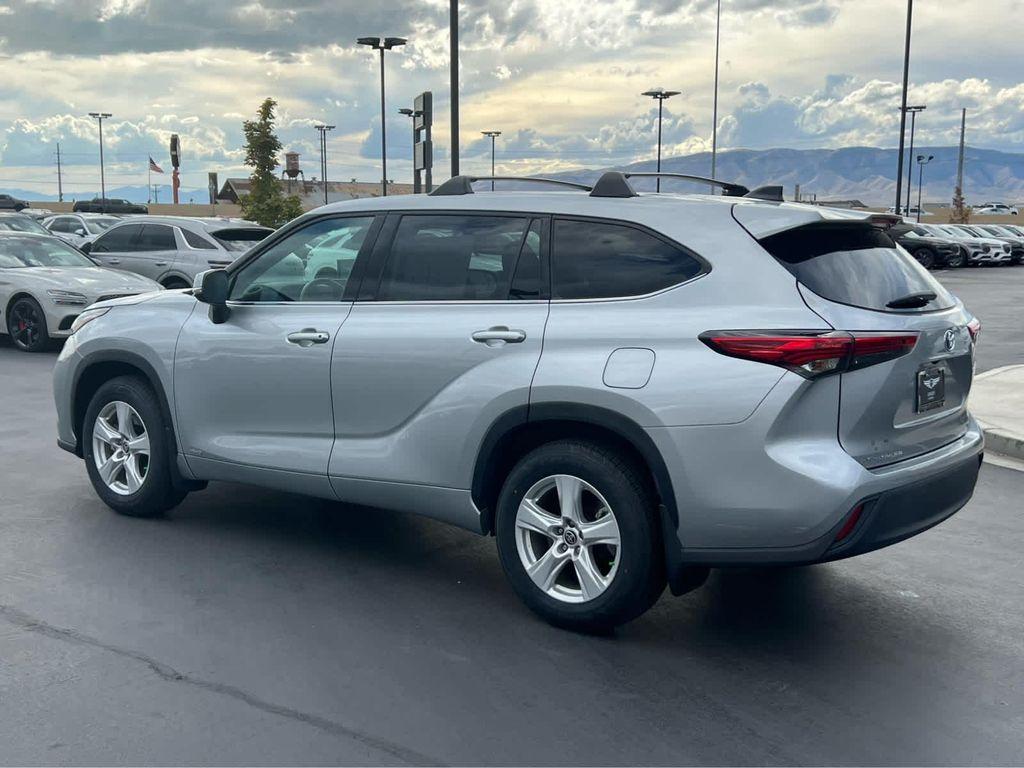 used 2022 Toyota Highlander Hybrid car, priced at $32,999