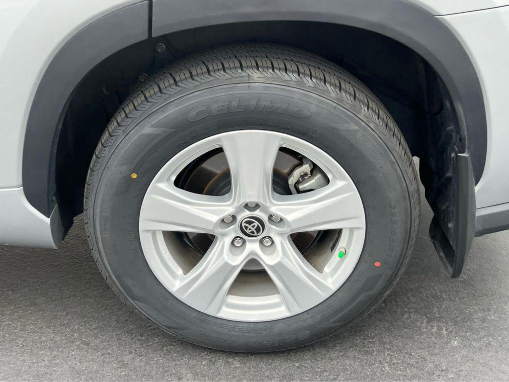 used 2022 Toyota Highlander Hybrid car, priced at $32,999