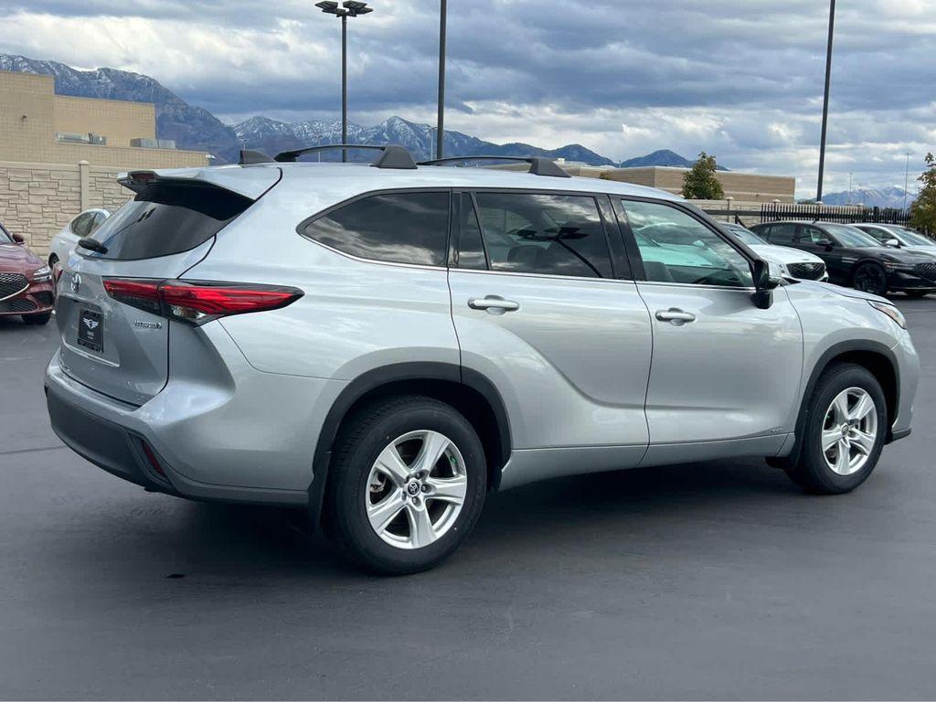 used 2022 Toyota Highlander Hybrid car, priced at $32,999
