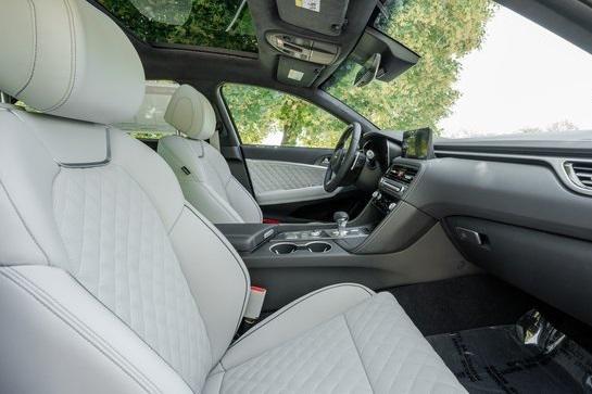 new 2025 Genesis G70 car