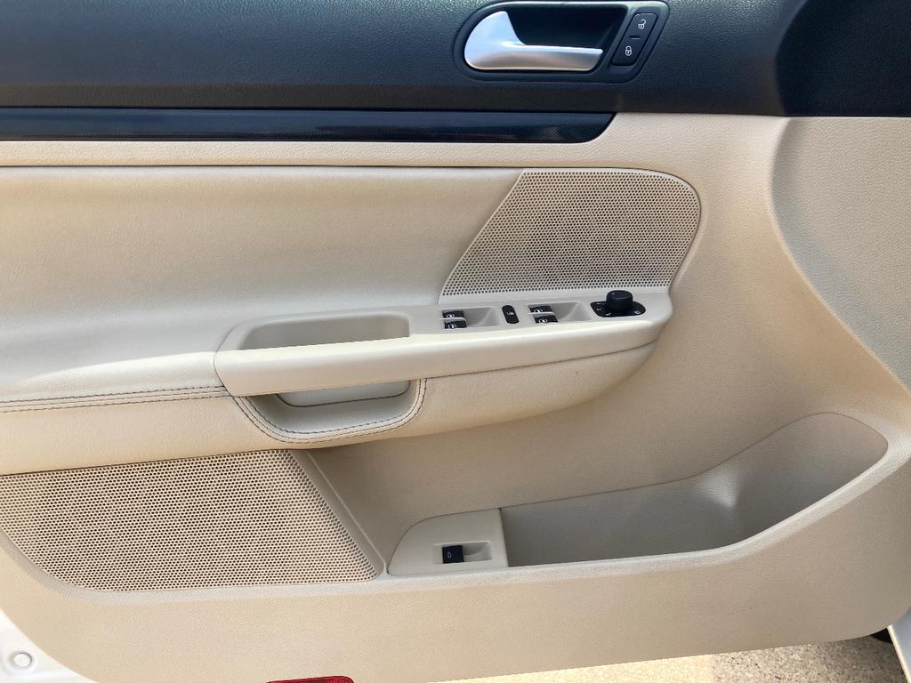used 2013 Volkswagen Jetta SportWagen car, priced at $13,880