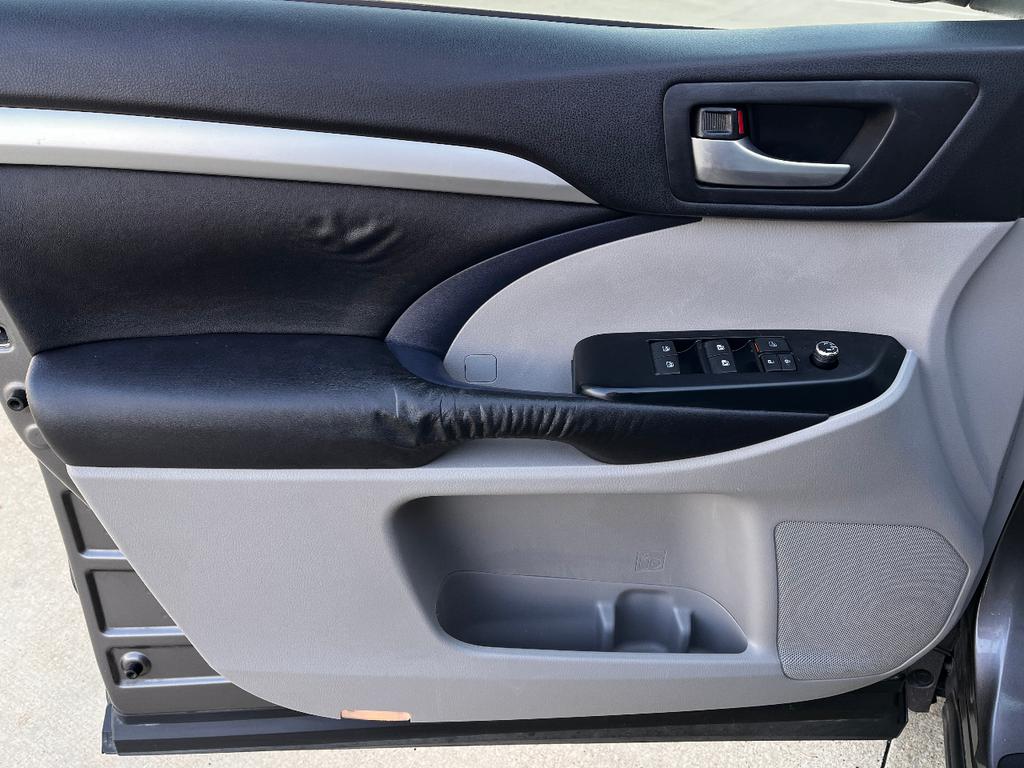 used 2016 Toyota Highlander car, priced at $14,440