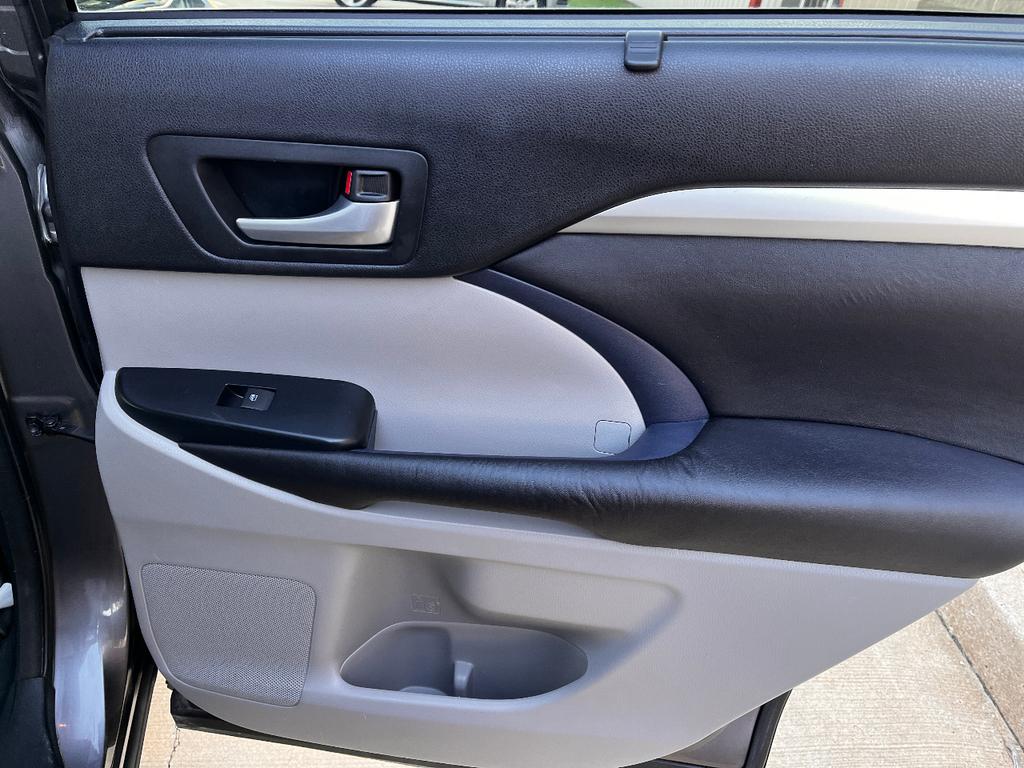 used 2016 Toyota Highlander car, priced at $14,440