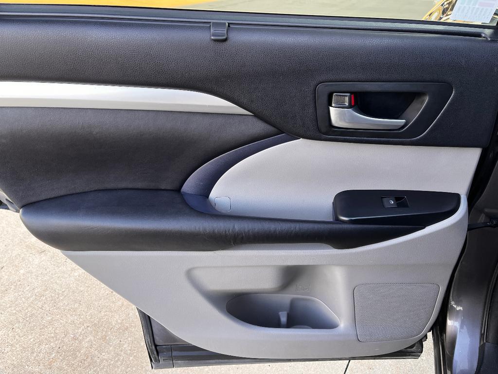 used 2016 Toyota Highlander car, priced at $14,440