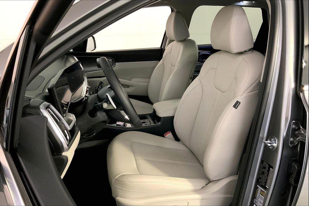 new 2025 Kia Sorento Hybrid car, priced at $41,221