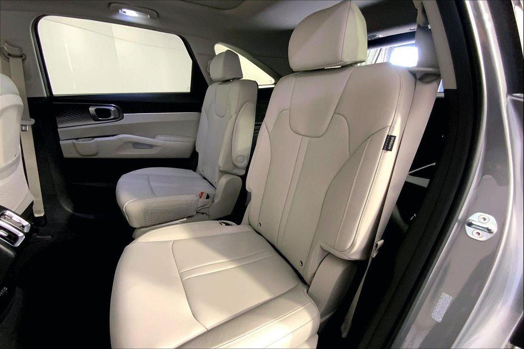 new 2025 Kia Sorento Hybrid car, priced at $41,221