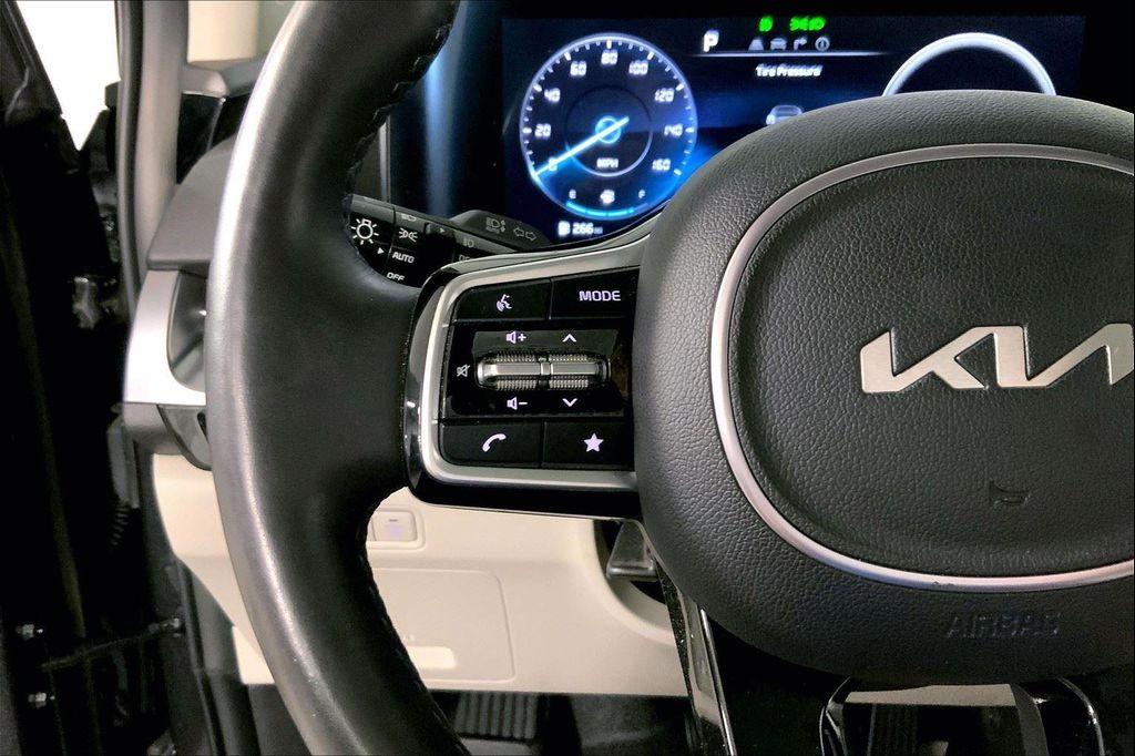 used 2024 Kia Carnival car, priced at $41,300