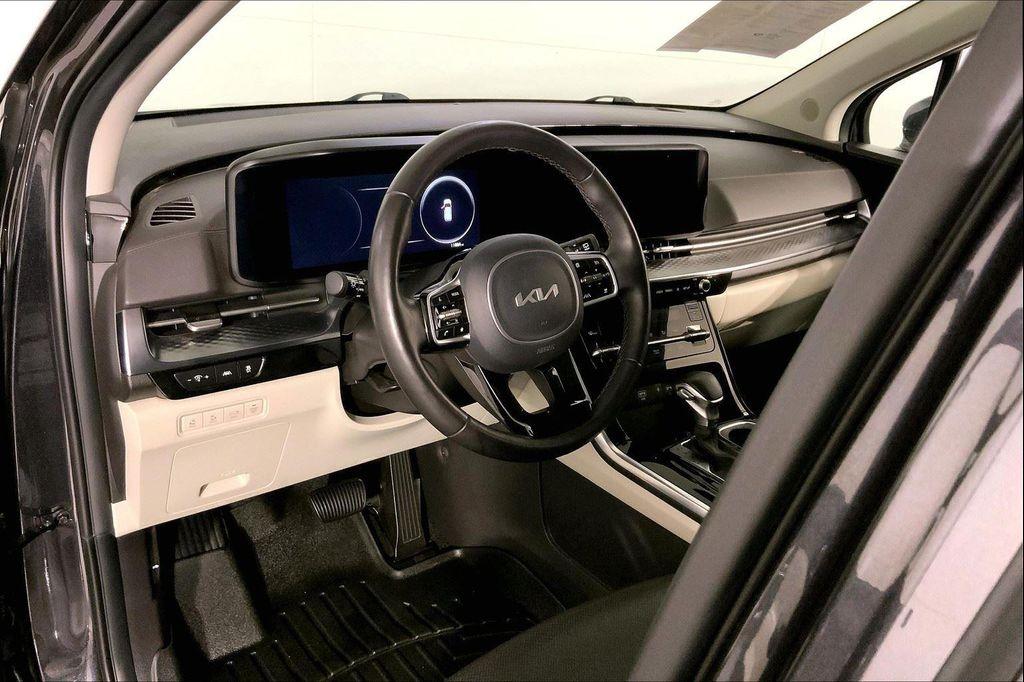 used 2024 Kia Carnival car, priced at $41,300