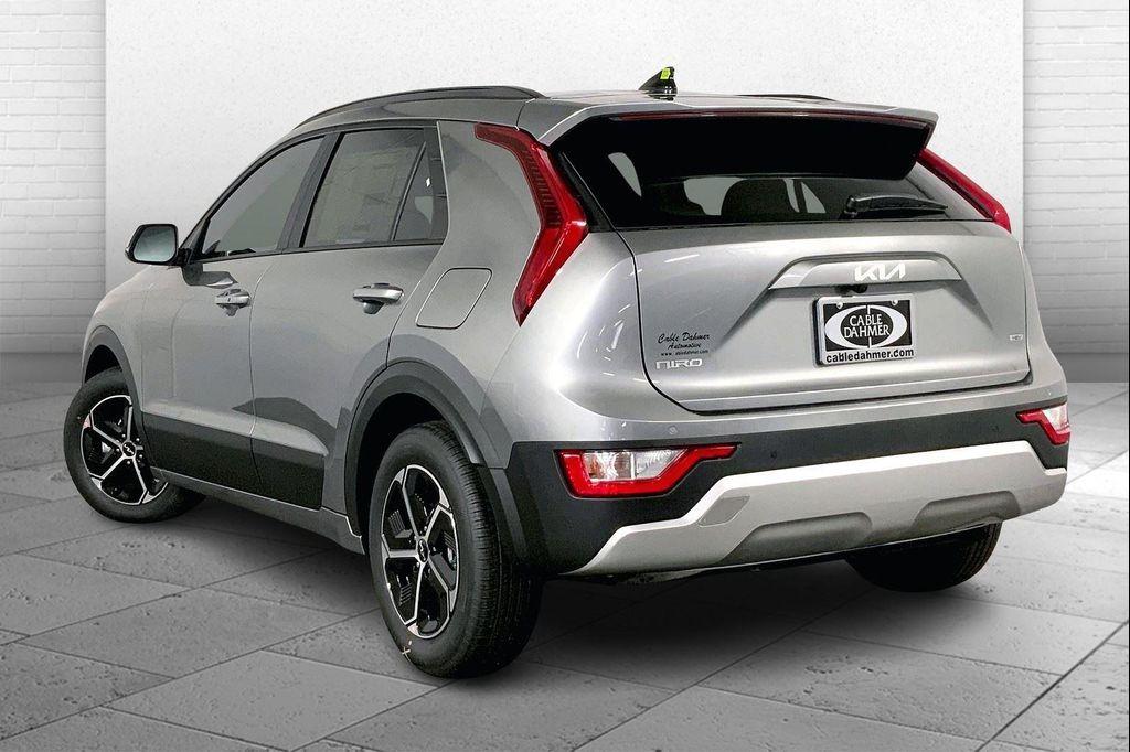 new 2025 Kia Niro car, priced at $30,106