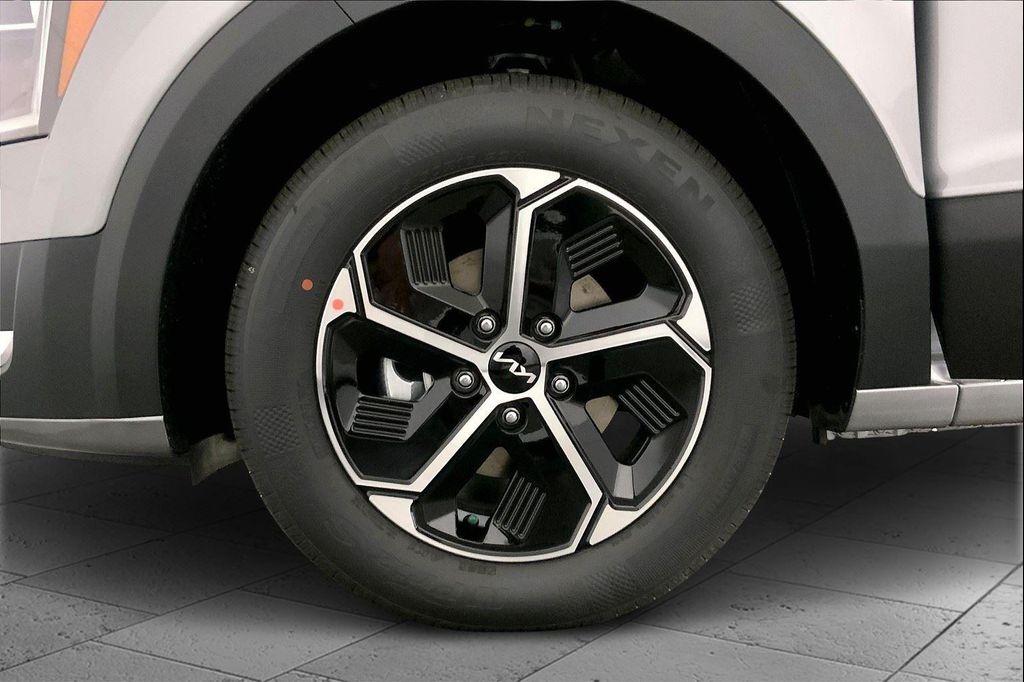 new 2025 Kia Niro car, priced at $30,106