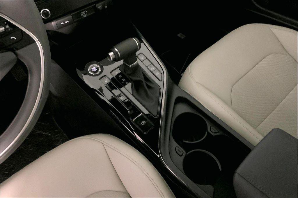 new 2025 Kia Niro car, priced at $30,106