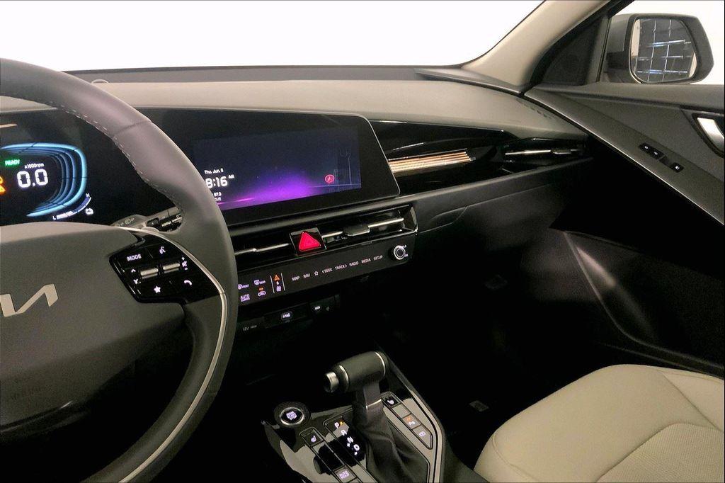 new 2025 Kia Niro car, priced at $30,106