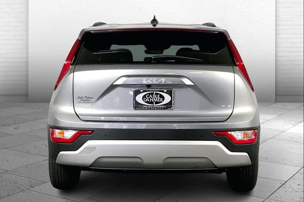 new 2025 Kia Niro car, priced at $30,106