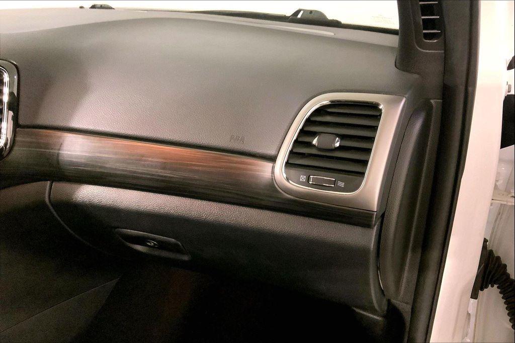 used 2021 Jeep Grand Cherokee car, priced at $17,400