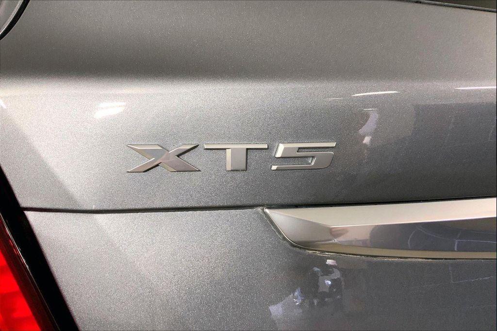 used 2021 Cadillac XT5 car, priced at $25,399