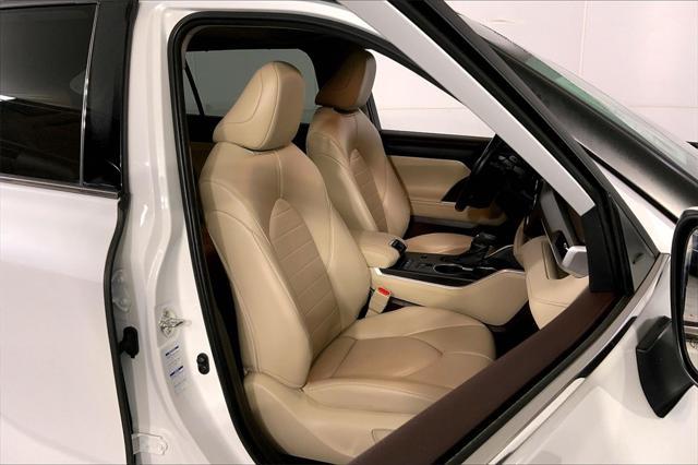 used 2022 Toyota Highlander Hybrid car, priced at $35,500