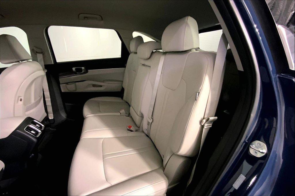 new 2025 Kia Sorento car, priced at $36,085