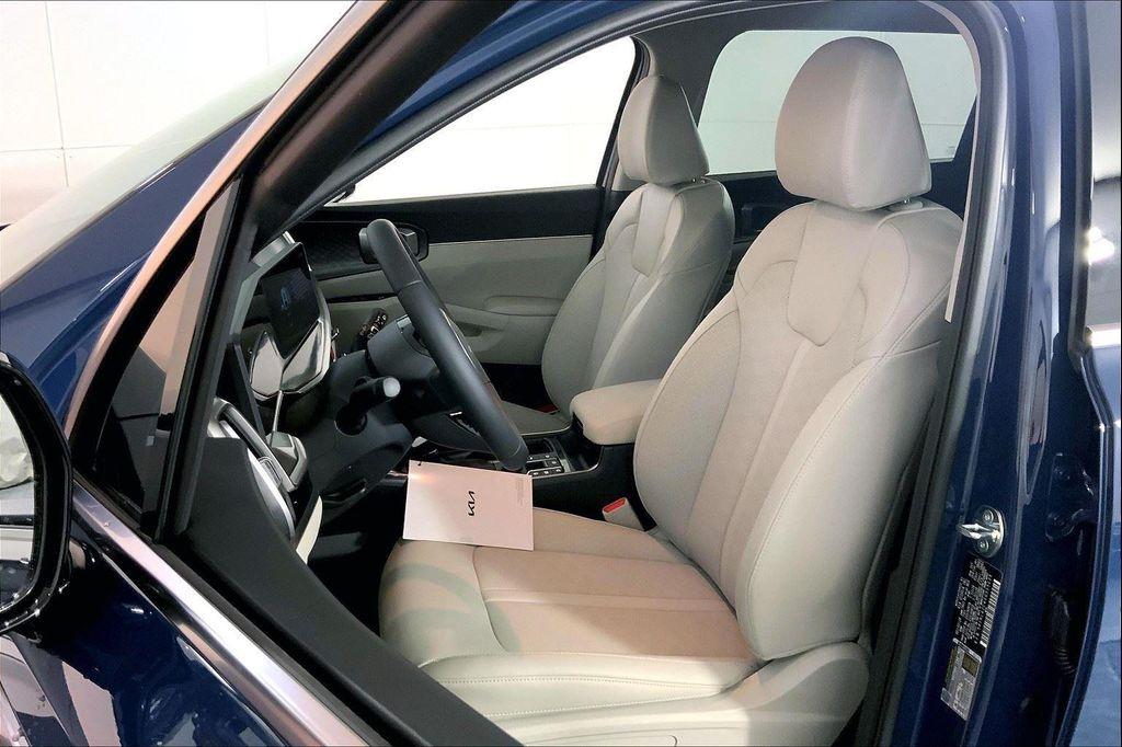 new 2025 Kia Sorento car, priced at $36,085