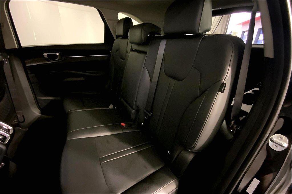 new 2025 Kia Sorento car, priced at $36,940
