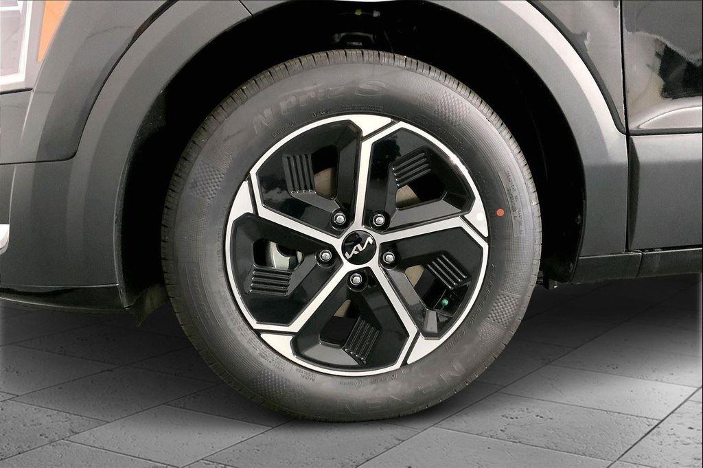 new 2025 Kia Niro car, priced at $27,602