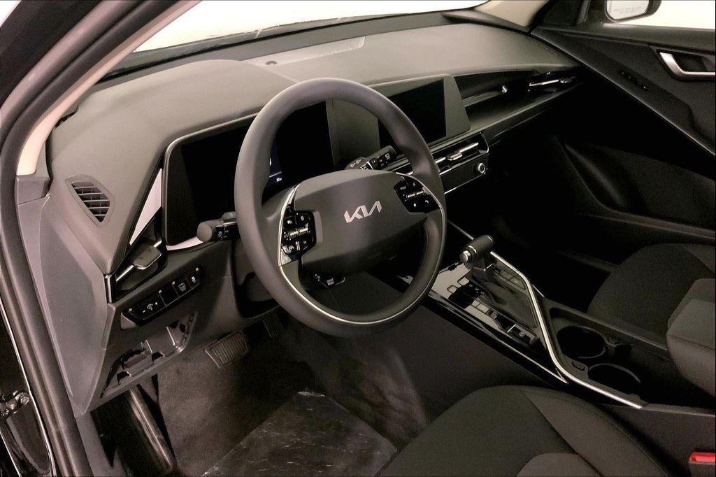 new 2025 Kia Niro car, priced at $27,602