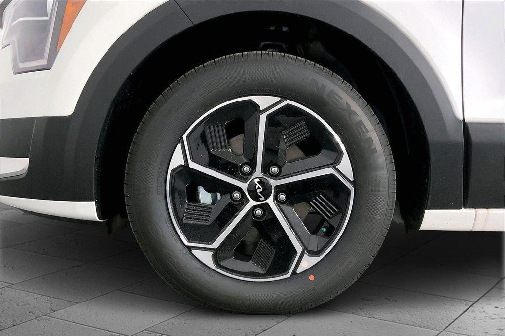 new 2025 Kia Niro car, priced at $30,148