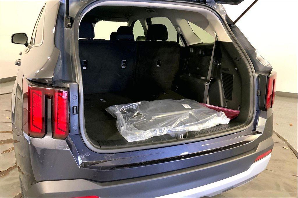 new 2025 Kia Sorento car, priced at $32,284