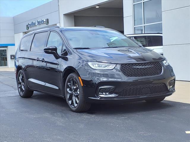 new 2024 Chrysler Pacifica car, priced at $48,970