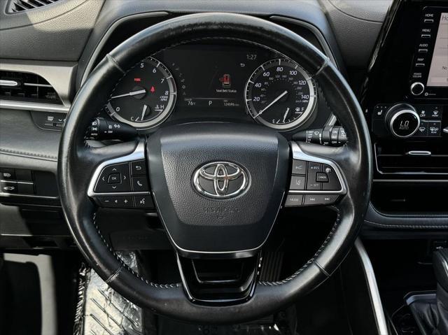 used 2020 Toyota Highlander car, priced at $31,999