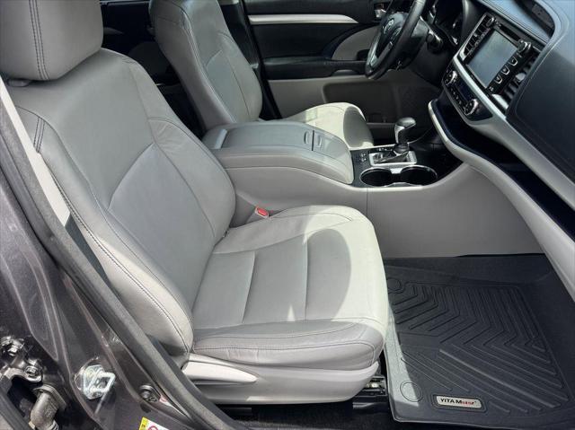 used 2015 Toyota Highlander car, priced at $18,424