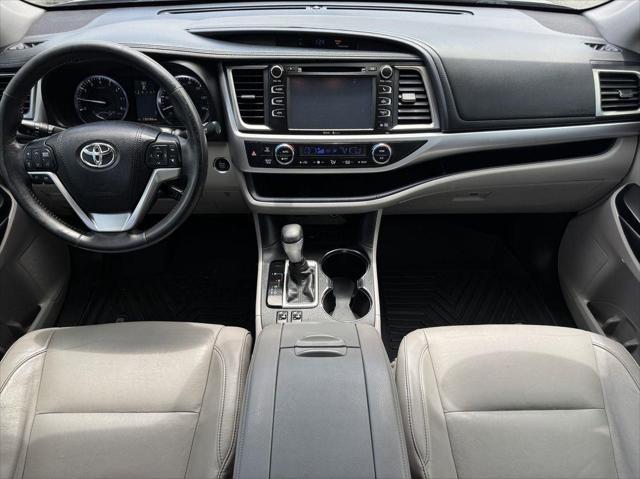 used 2015 Toyota Highlander car, priced at $18,424