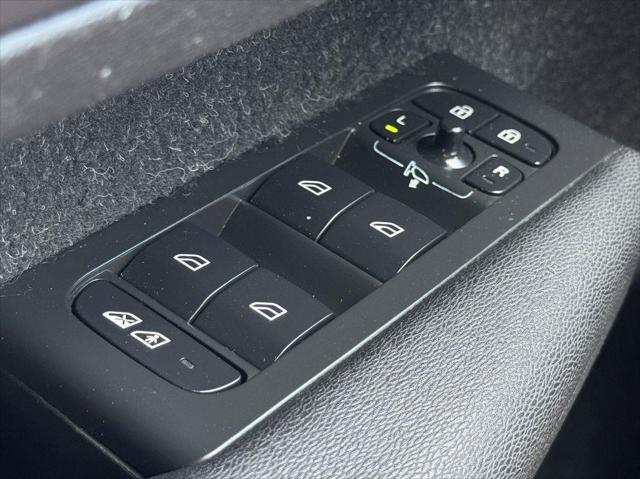 used 2020 Volvo XC40 car, priced at $17,700