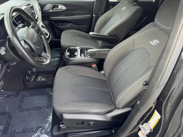 used 2020 Chrysler Pacifica car, priced at $17,995