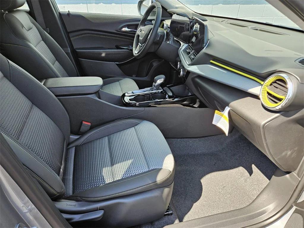 new 2025 Chevrolet Trax car, priced at $23,040