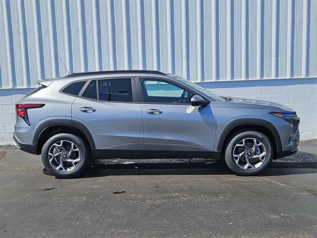 new 2025 Chevrolet Trax car, priced at $23,040