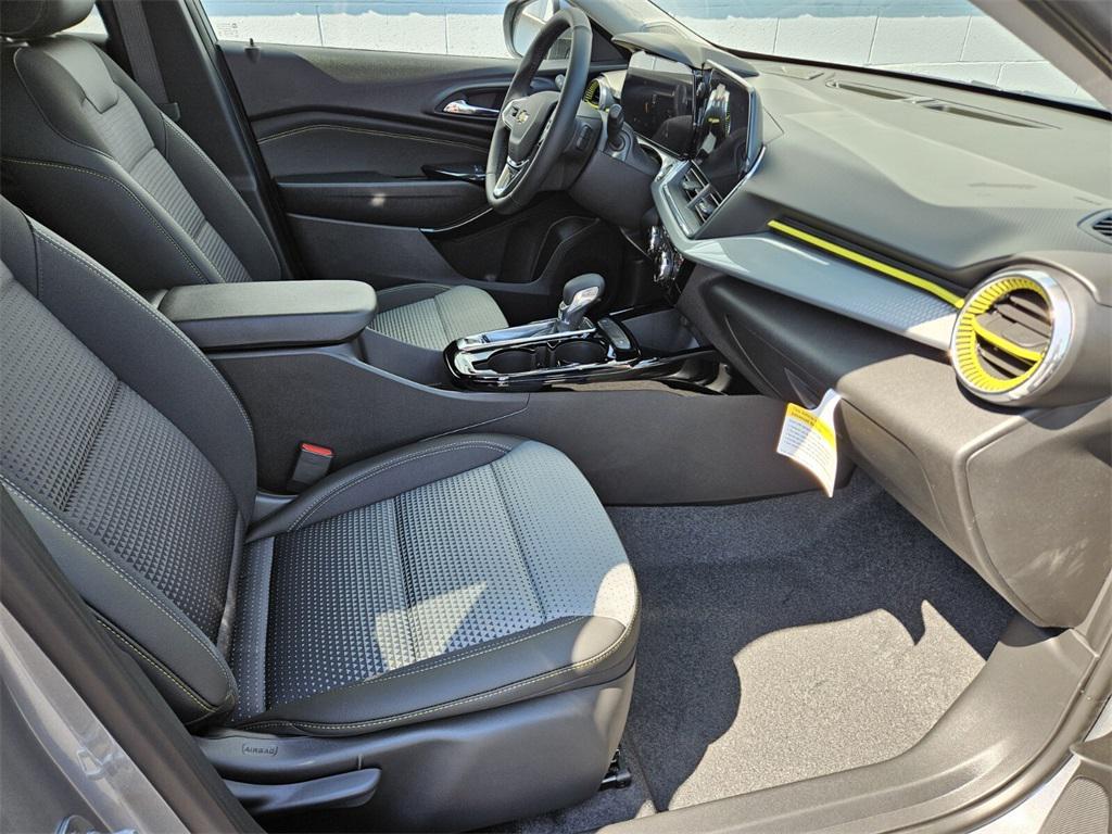 new 2025 Chevrolet Trax car, priced at $23,040